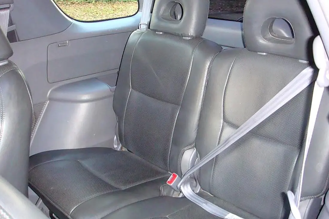 Banquette arrière d'un Toyota RAV4 II